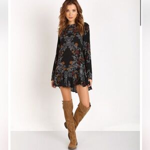Free People Smooth Talker Floral Tunic in Raven